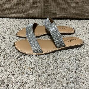 Will pair Women's Silver Slide Sandals